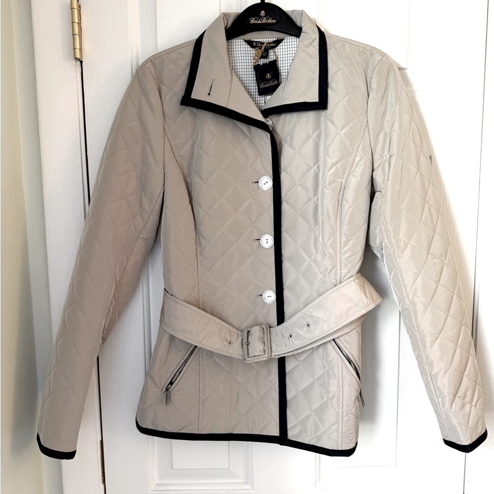 NEW Brooks Brothers Quilted Beige Jacket with Navy Trim and Belt (NWT) - Size 2